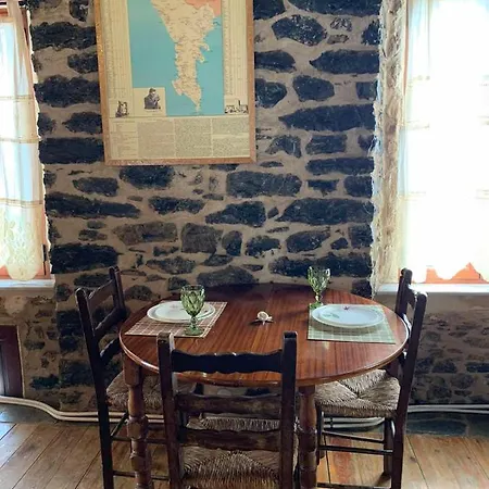ο πύργος του μαγεμενου Apartment Koumani
